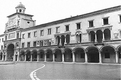 Foto d'epoca di piazza Duomo in bianco e nero